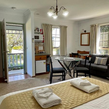 Swansea Cottages & Lodge Suites Ngoại thất bức ảnh