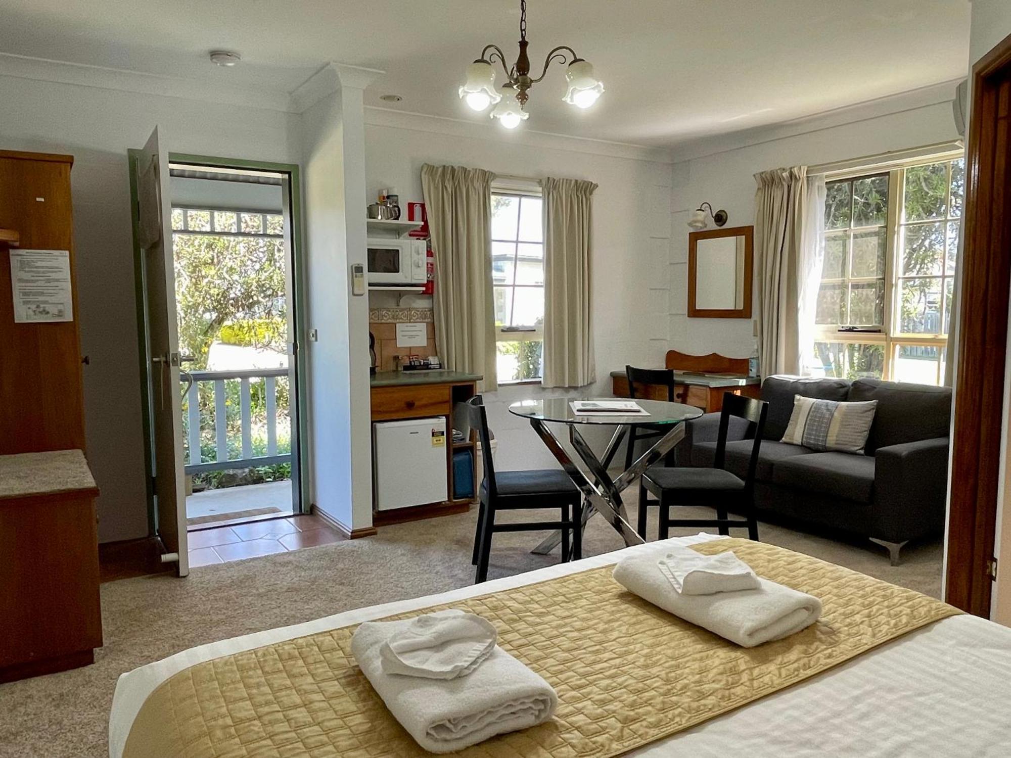 Swansea Cottages & Lodge Suites Ngoại thất bức ảnh
