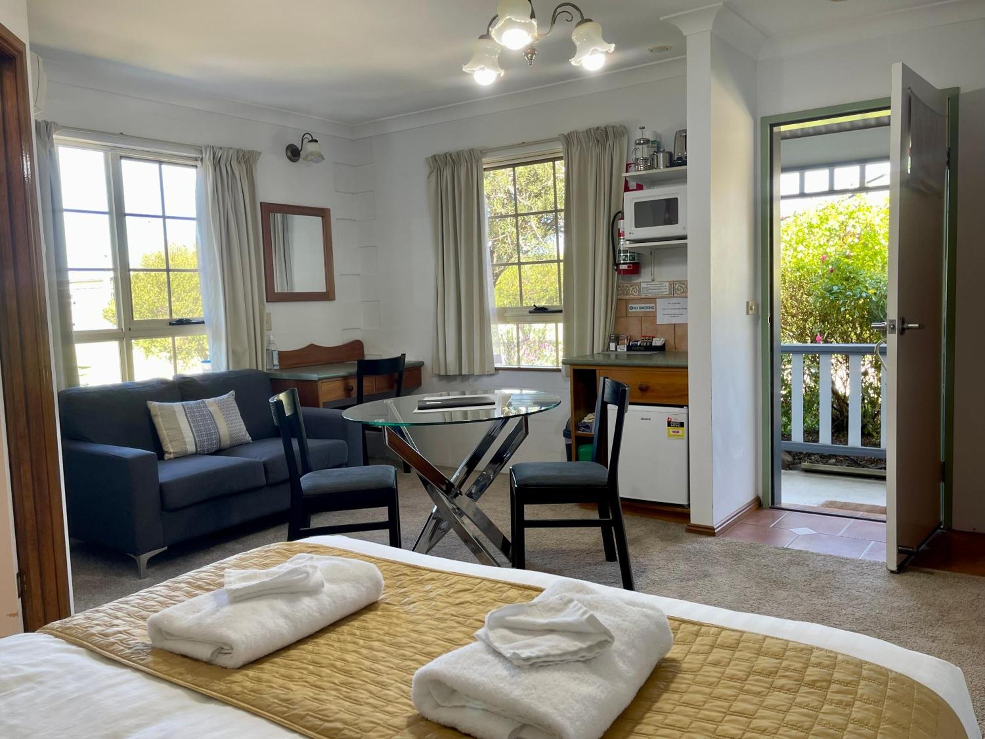 Swansea Cottages & Lodge Suites Ngoại thất bức ảnh